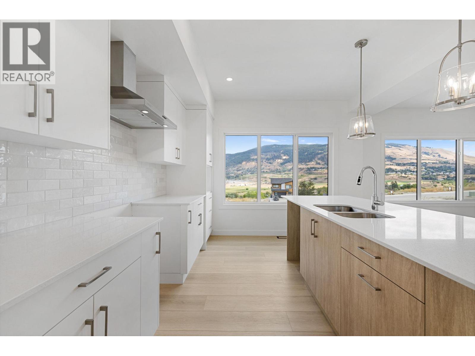 434 Arrowleaf Rise, Coldstream, British Columbia  V1B 2M4 - Photo 3 - 10399516
