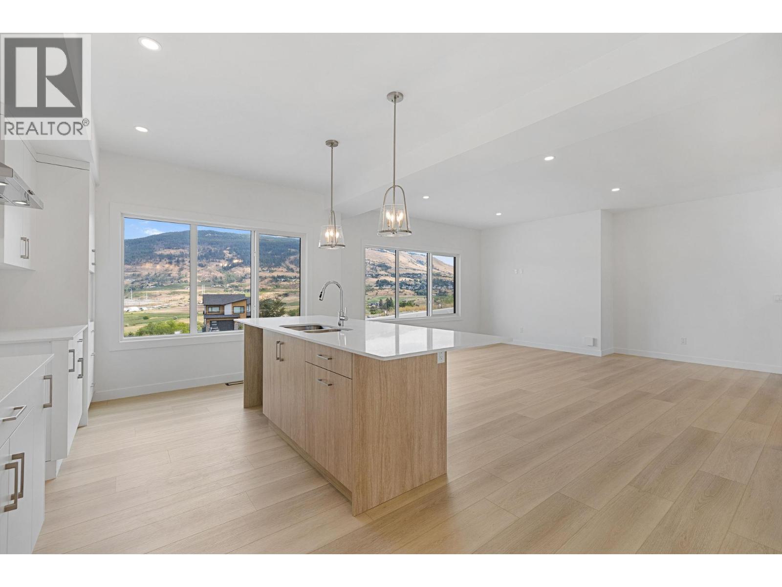 434 Arrowleaf Rise, Coldstream, British Columbia  V1B 2M4 - Photo 4 - 10399516