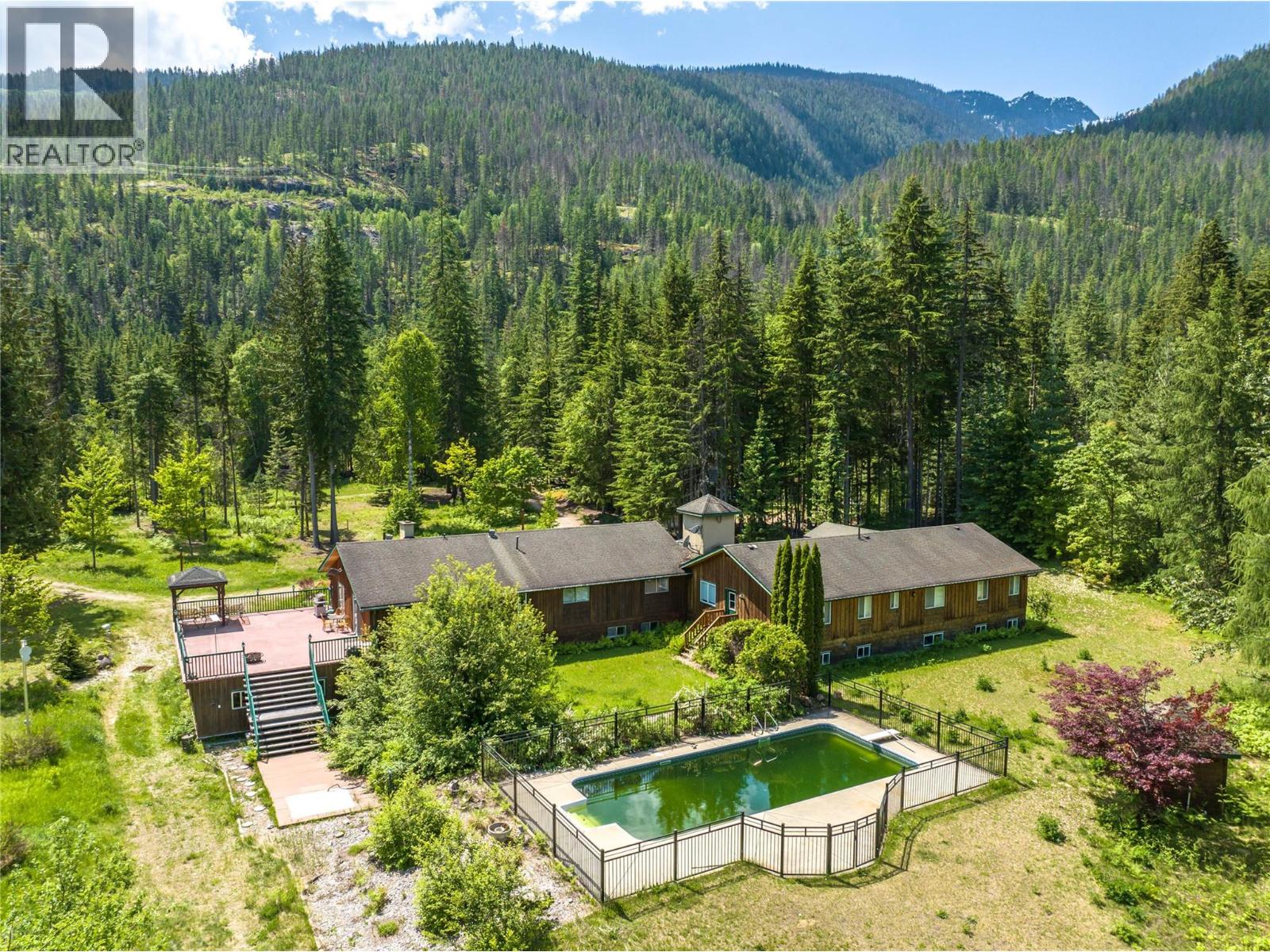 4200 Highway 23 South Highway S, Revelstoke, British Columbia  V0E 2S0 - Photo 10 - 10399057