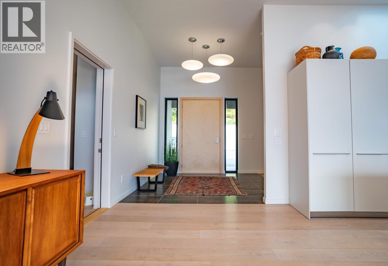 988 3a Highway, Nelson, British Columbia  V1L 6J5 - Photo 4 - 10399616