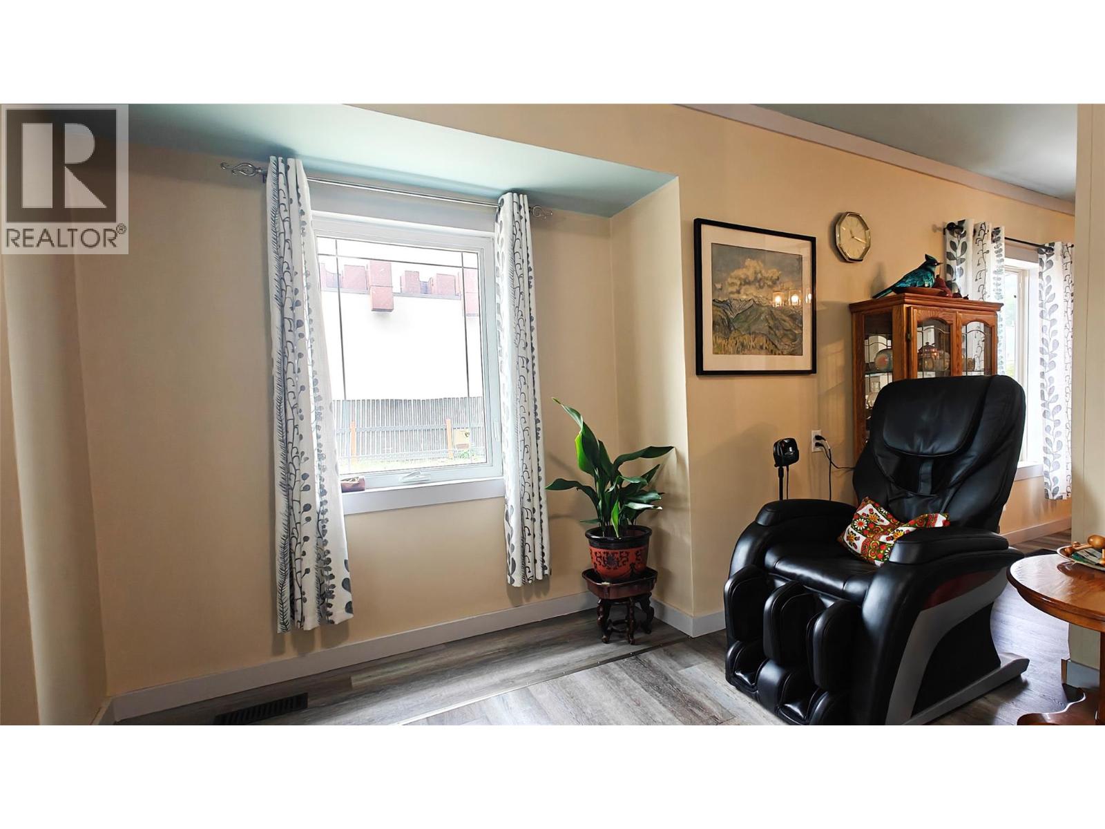 1939 Beaver Street E, Fruitvale, British Columbia  V0G 1L0 - Photo 2 - 10399238