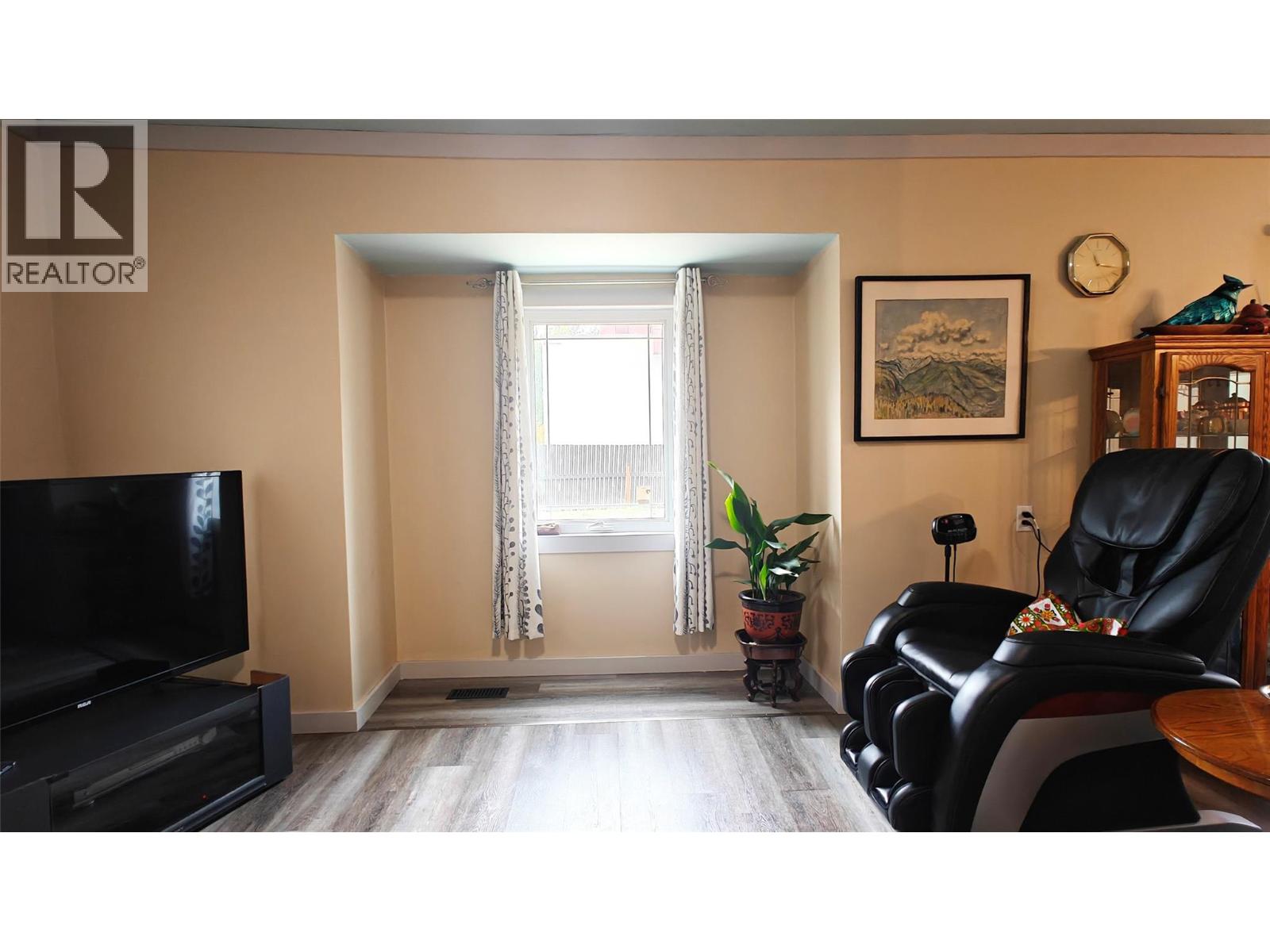 1939 Beaver Street E, Fruitvale, British Columbia  V0G 1L0 - Photo 3 - 10399238