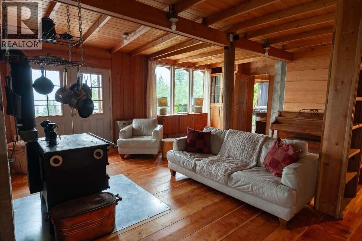 804 Applegrove Road, Fauquier, British Columbia  V0G 1J0 - Photo 12 - 10399628
