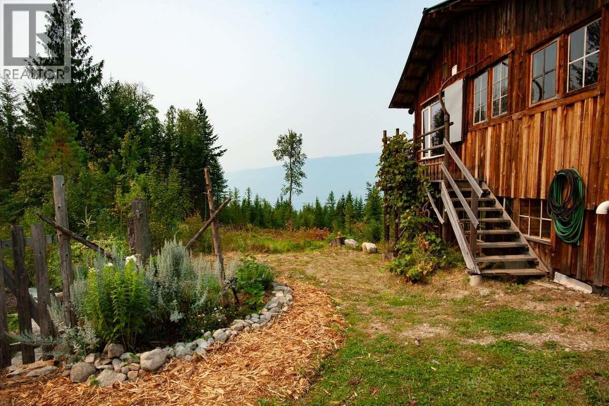 804 Applegrove Road, Fauquier, British Columbia  V0G 1J0 - Photo 42 - 10399628