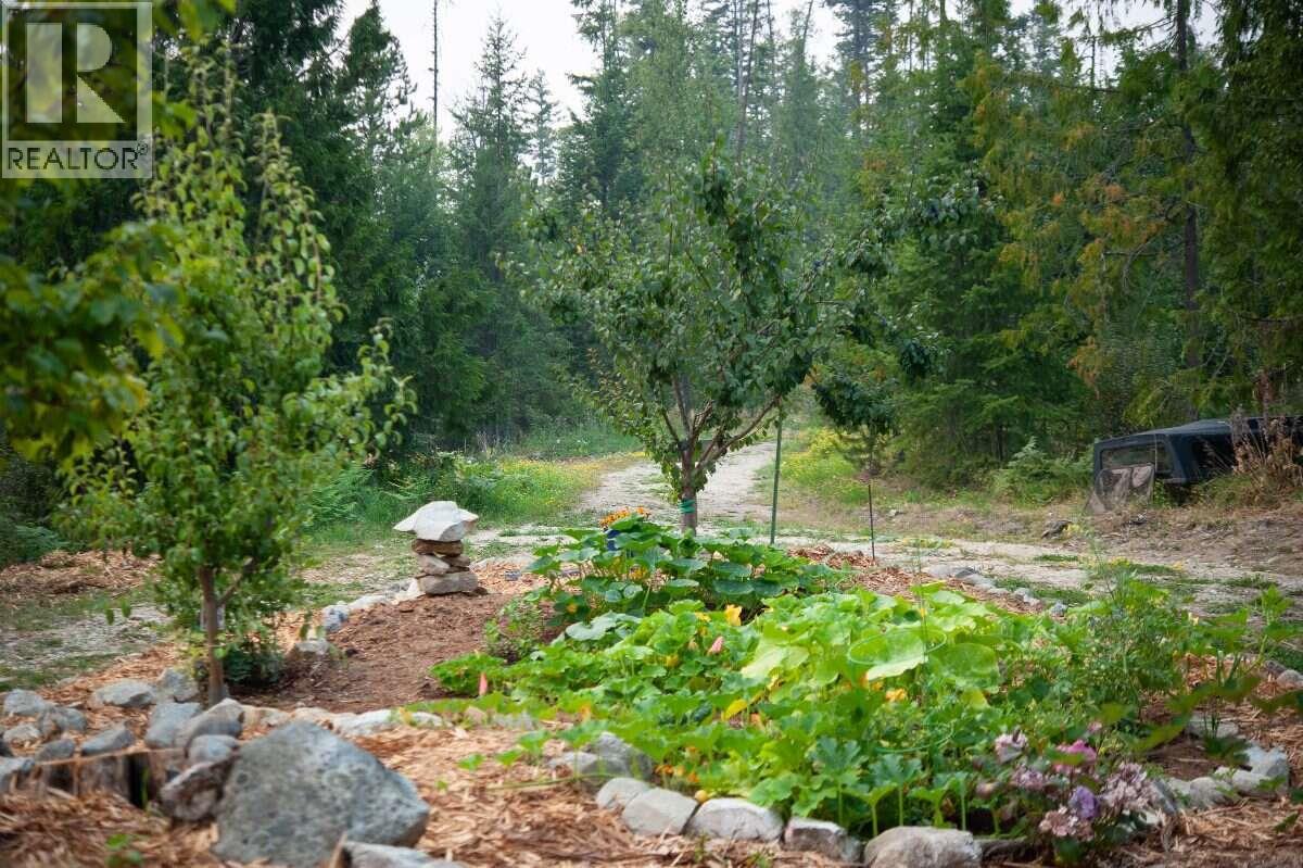 804 Applegrove Road, Fauquier, British Columbia  V0G 1J0 - Photo 49 - 10399628