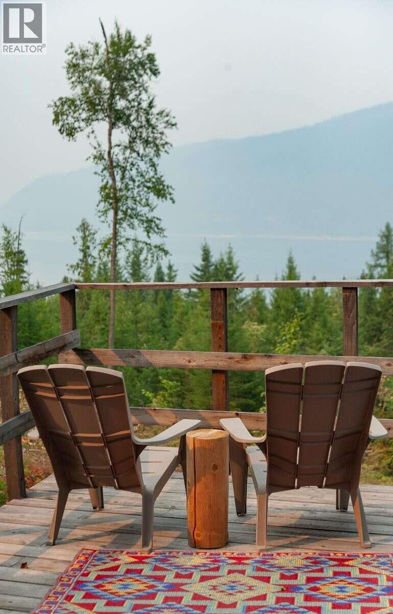 804 Applegrove Road, Fauquier, British Columbia  V0G 1J0 - Photo 5 - 10399628