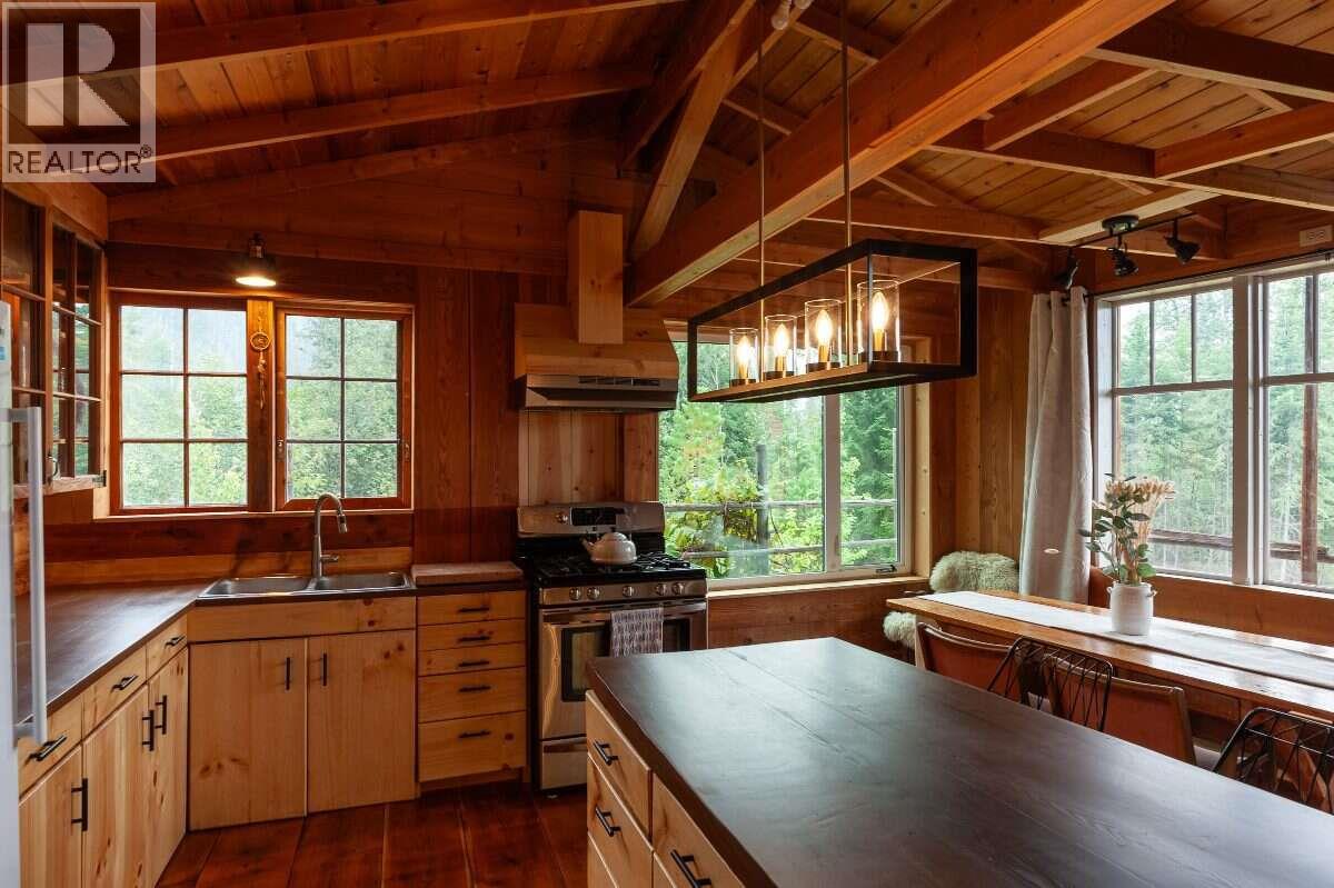 804 Applegrove Road, Fauquier, British Columbia  V0G 1J0 - Photo 6 - 10399628