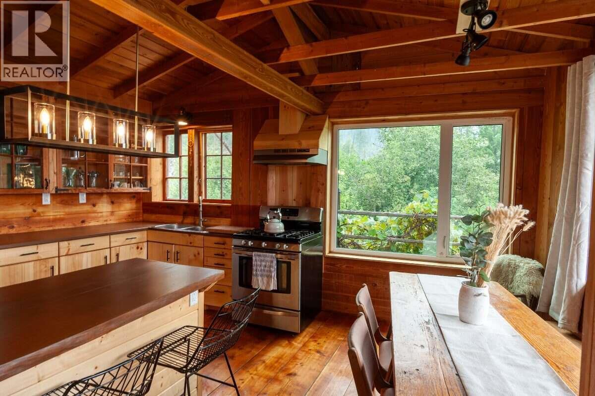804 Applegrove Road, Fauquier, British Columbia  V0G 1J0 - Photo 8 - 10399628