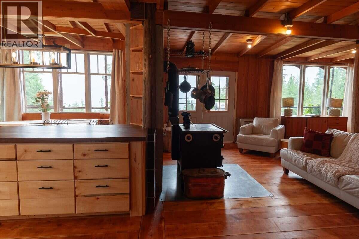 804 Applegrove Road, Fauquier, British Columbia  V0G 1J0 - Photo 9 - 10399628