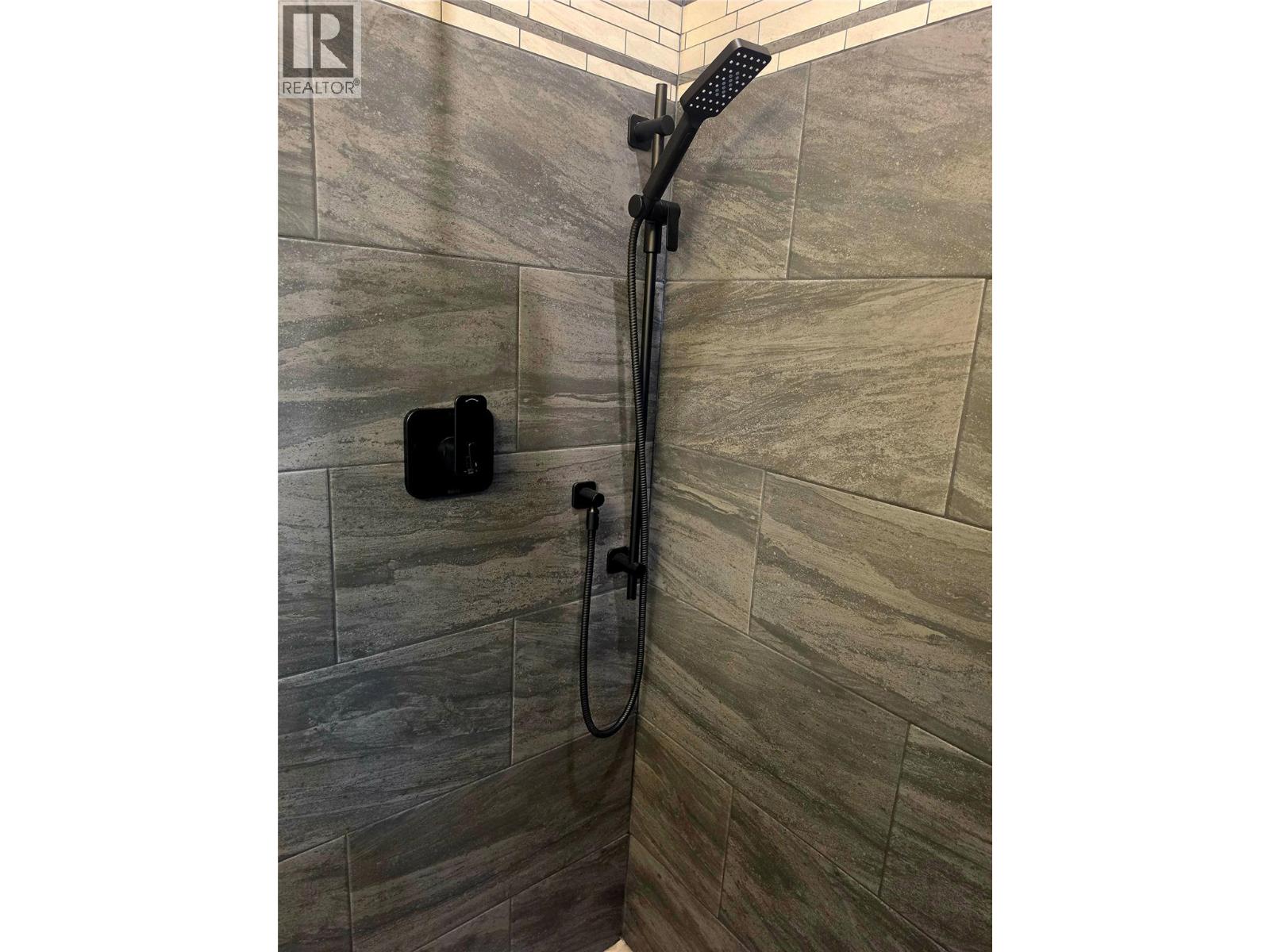 2801 Harlow Road, Nelson, British Columbia  V1L 6L3 - Photo 23 - 10399511