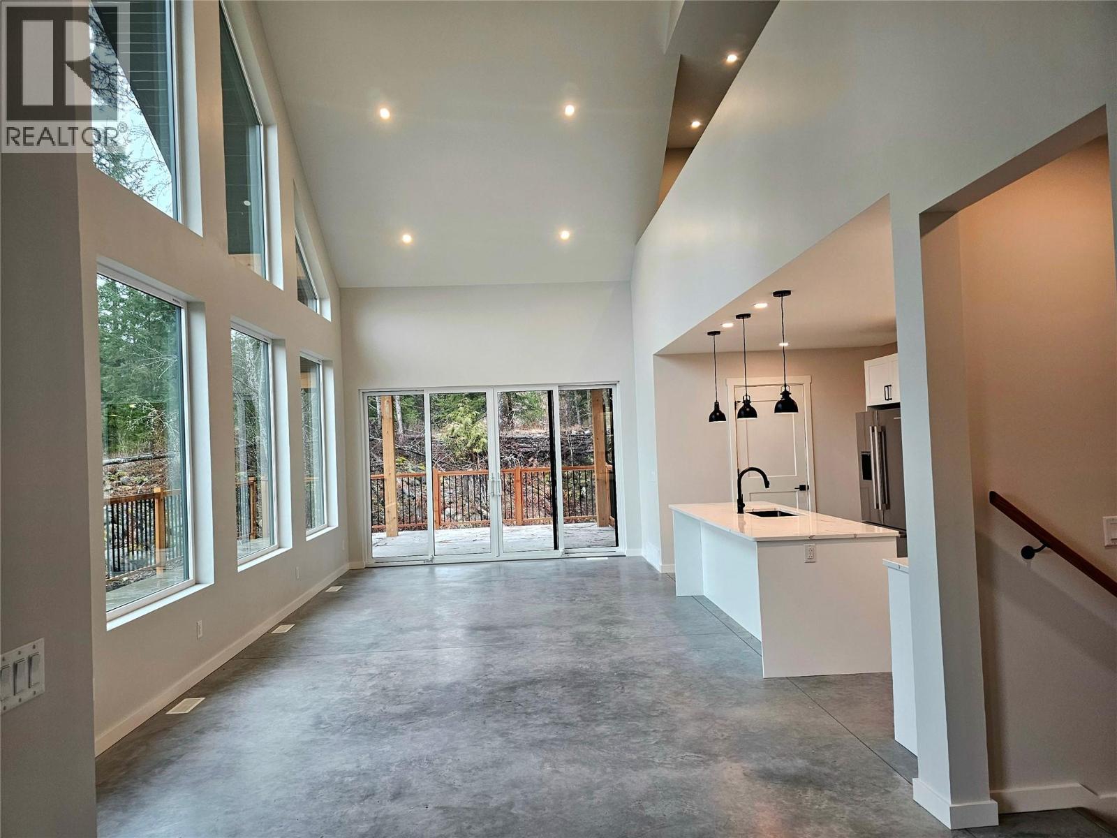 2801 Harlow Road, Nelson, British Columbia  V1L 6L3 - Photo 3 - 10399511