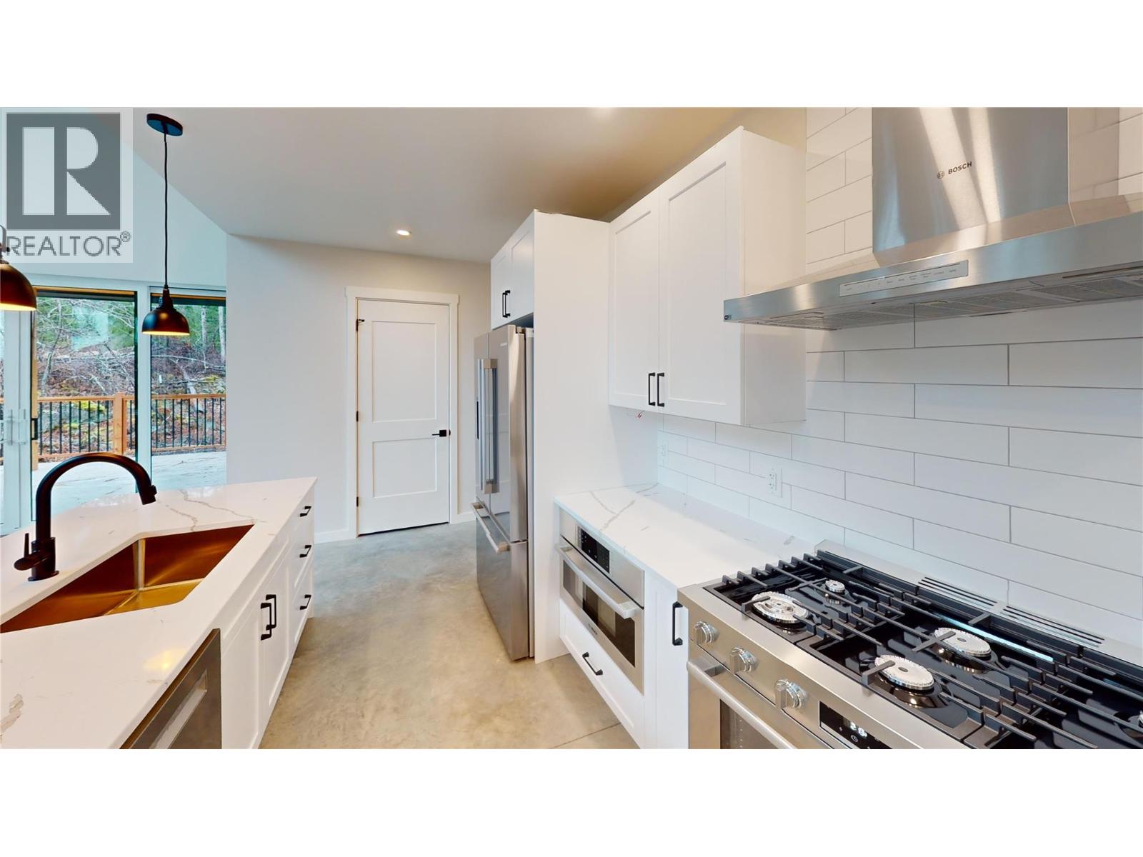 2801 Harlow Road, Nelson, British Columbia  V1L 6L3 - Photo 9 - 10399511
