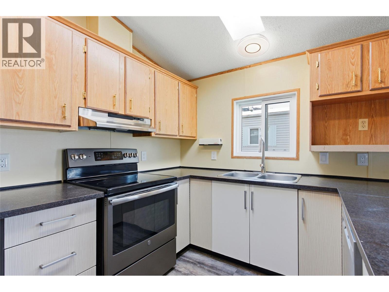 1175 Rose Hill Road Unit# 3, Kamloops, British Columbia  V2E 1G9 - Photo 2 - 10399644