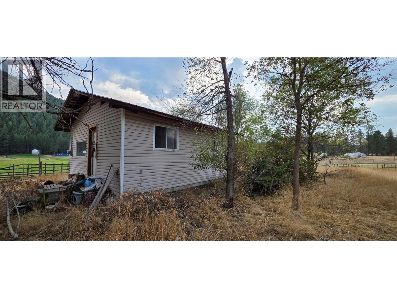 3580 Highway 3, Rock Creek, British Columbia  V0H 1Y0 - Photo 3 - 10399590
