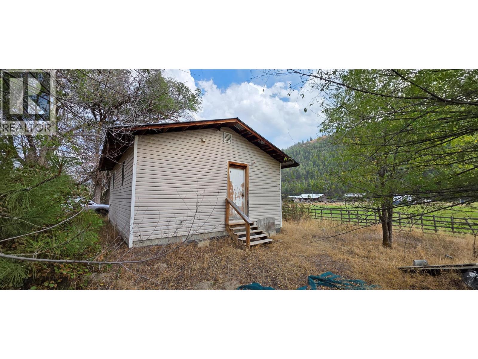3580 Highway 3, Rock Creek, British Columbia  V0H 1Y0 - Photo 4 - 10399590