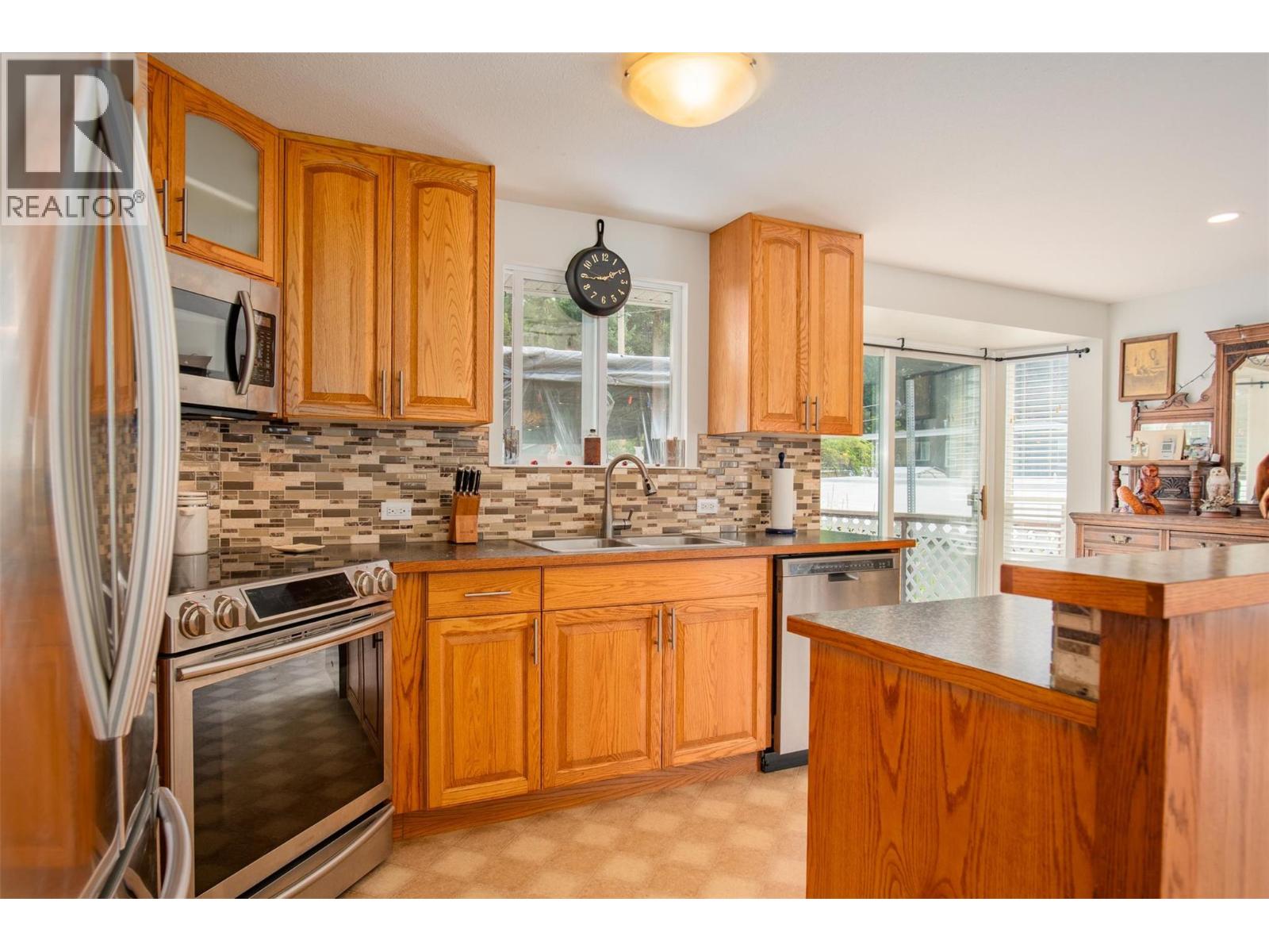 1664 Maida Road, Christina Lake, British Columbia  V0H 1E3 - Photo 3 - 10399202