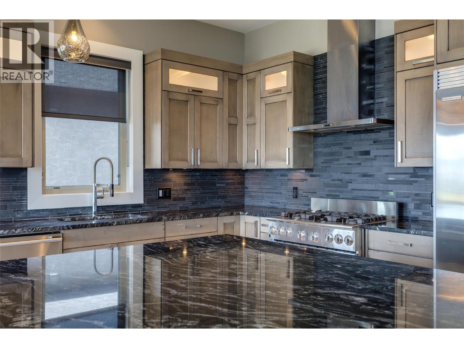 1002 Hewetson Avenue, Kelowna, British Columbia  V1W 5H8 - Photo 10 - 10399509
