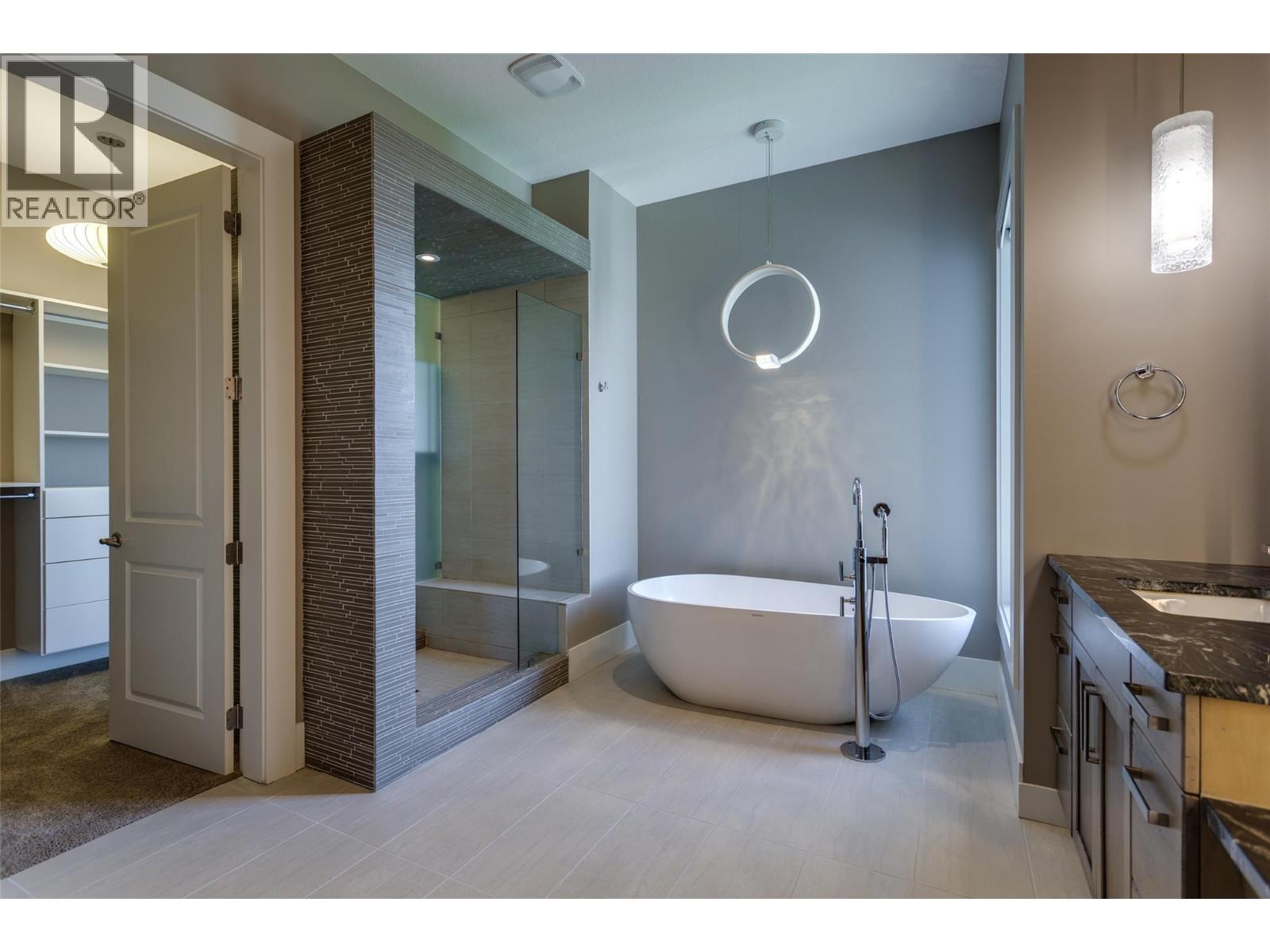 1002 Hewetson Avenue, Kelowna, British Columbia  V1W 5H8 - Photo 28 - 10399509