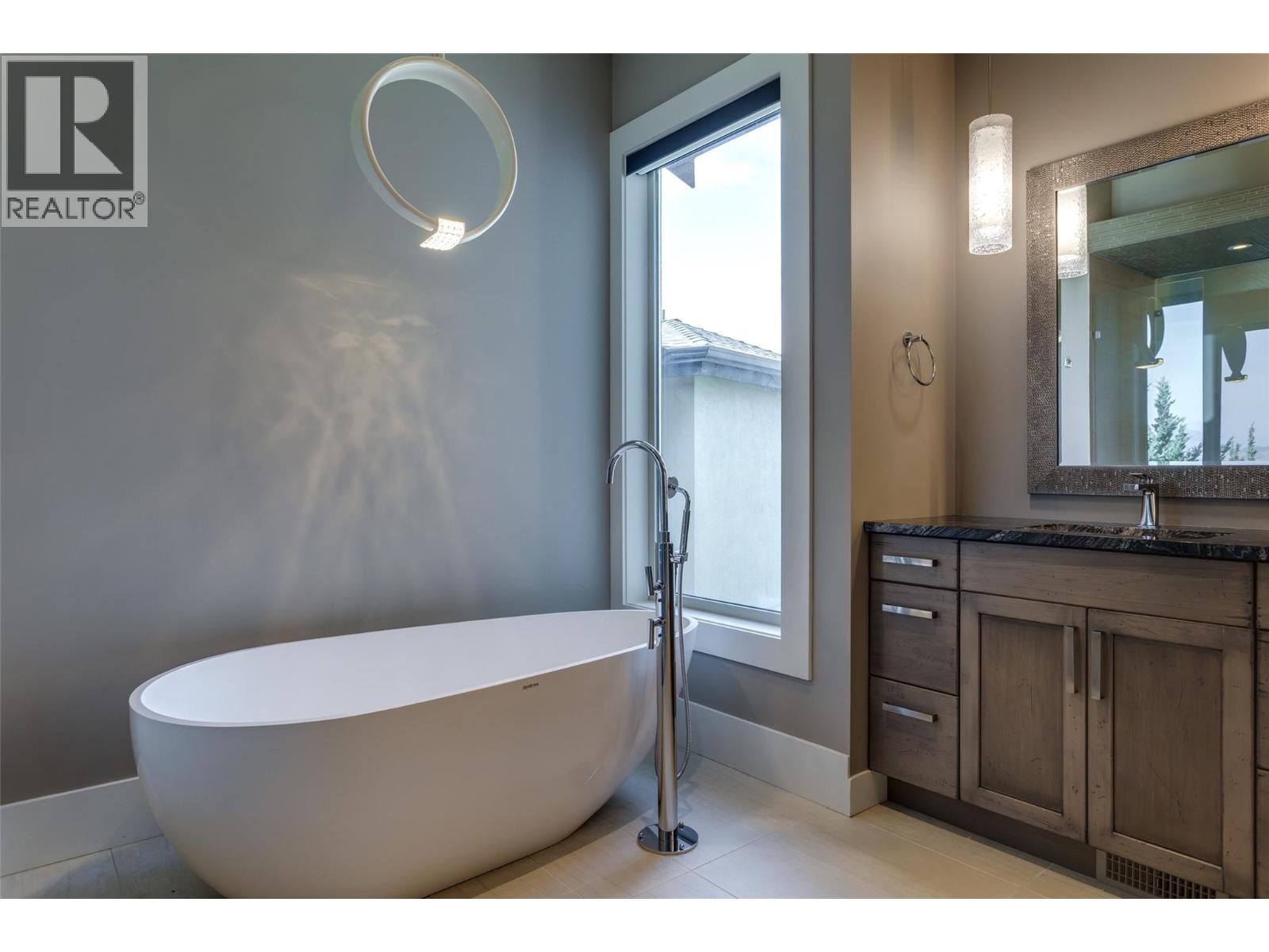 1002 Hewetson Avenue, Kelowna, British Columbia  V1W 5H8 - Photo 30 - 10399509
