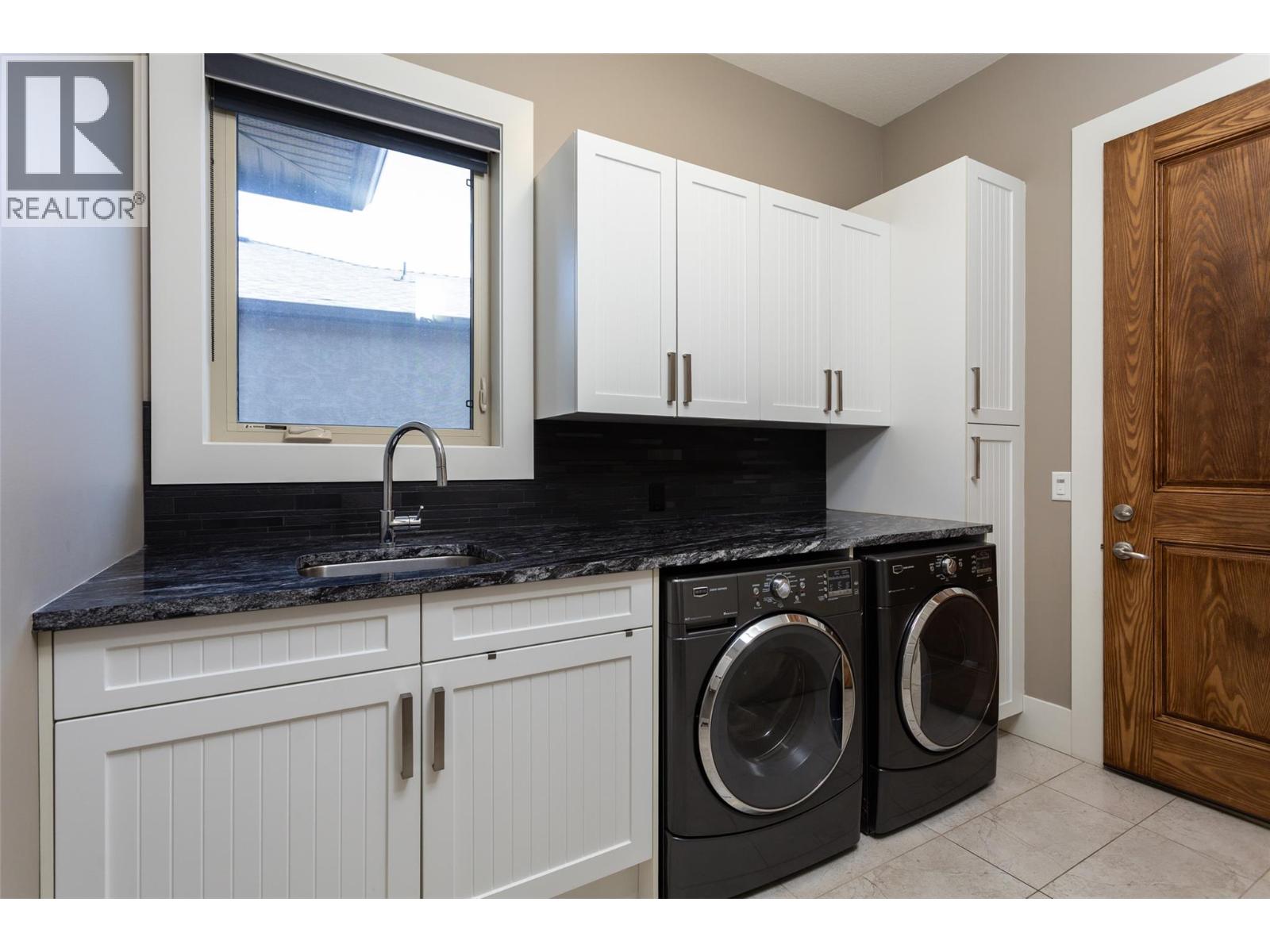 1002 Hewetson Avenue, Kelowna, British Columbia  V1W 5H8 - Photo 32 - 10399509