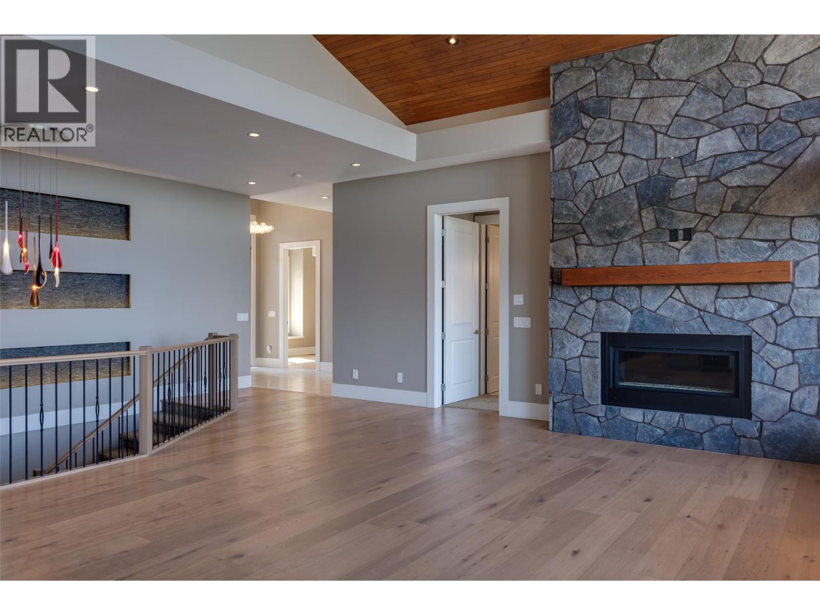 1002 Hewetson Avenue, Kelowna, British Columbia  V1W 5H8 - Photo 33 - 10399509