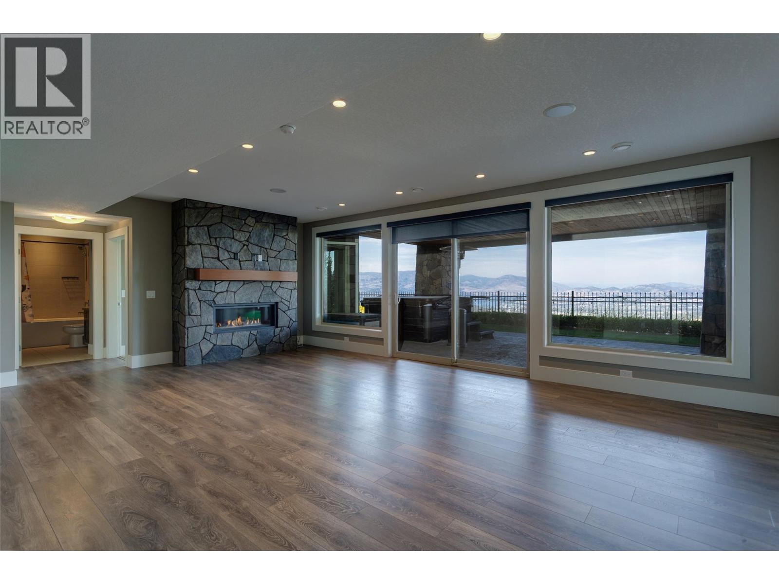 1002 Hewetson Avenue, Kelowna, British Columbia  V1W 5H8 - Photo 35 - 10399509