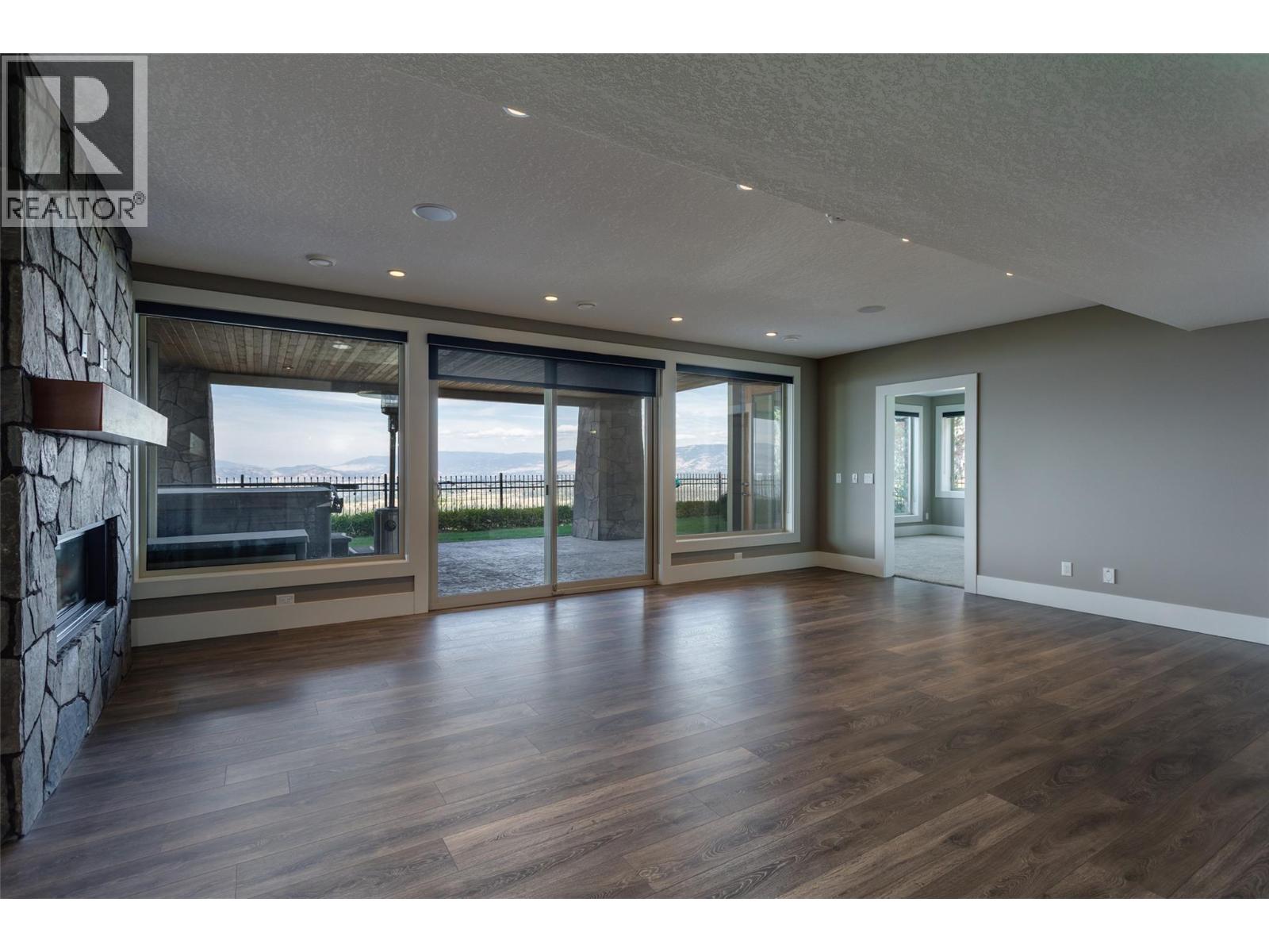 1002 Hewetson Avenue, Kelowna, British Columbia  V1W 5H8 - Photo 37 - 10399509