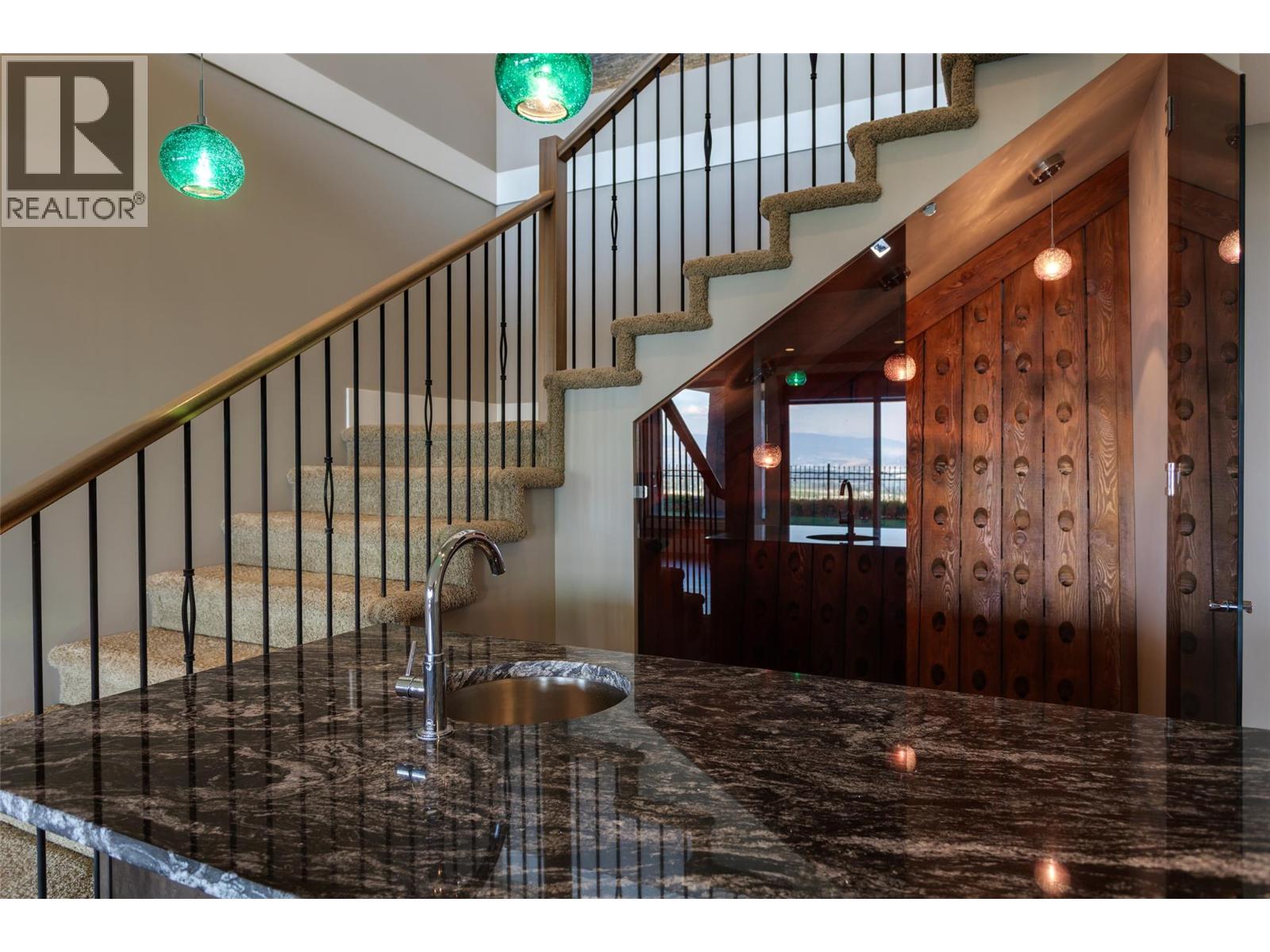 1002 Hewetson Avenue, Kelowna, British Columbia  V1W 5H8 - Photo 44 - 10399509