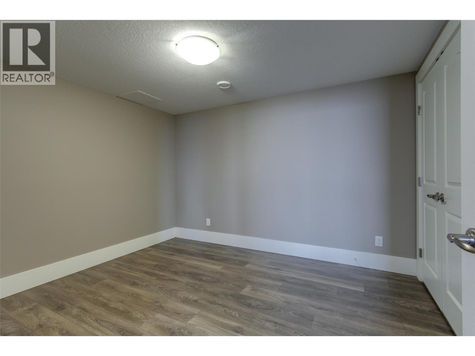 1002 Hewetson Avenue, Kelowna, British Columbia  V1W 5H8 - Photo 54 - 10399509