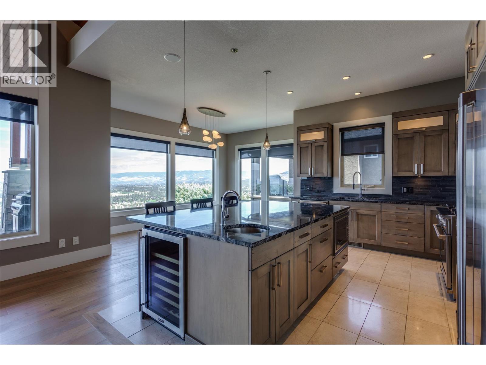1002 Hewetson Avenue, Kelowna, British Columbia  V1W 5H8 - Photo 8 - 10399509