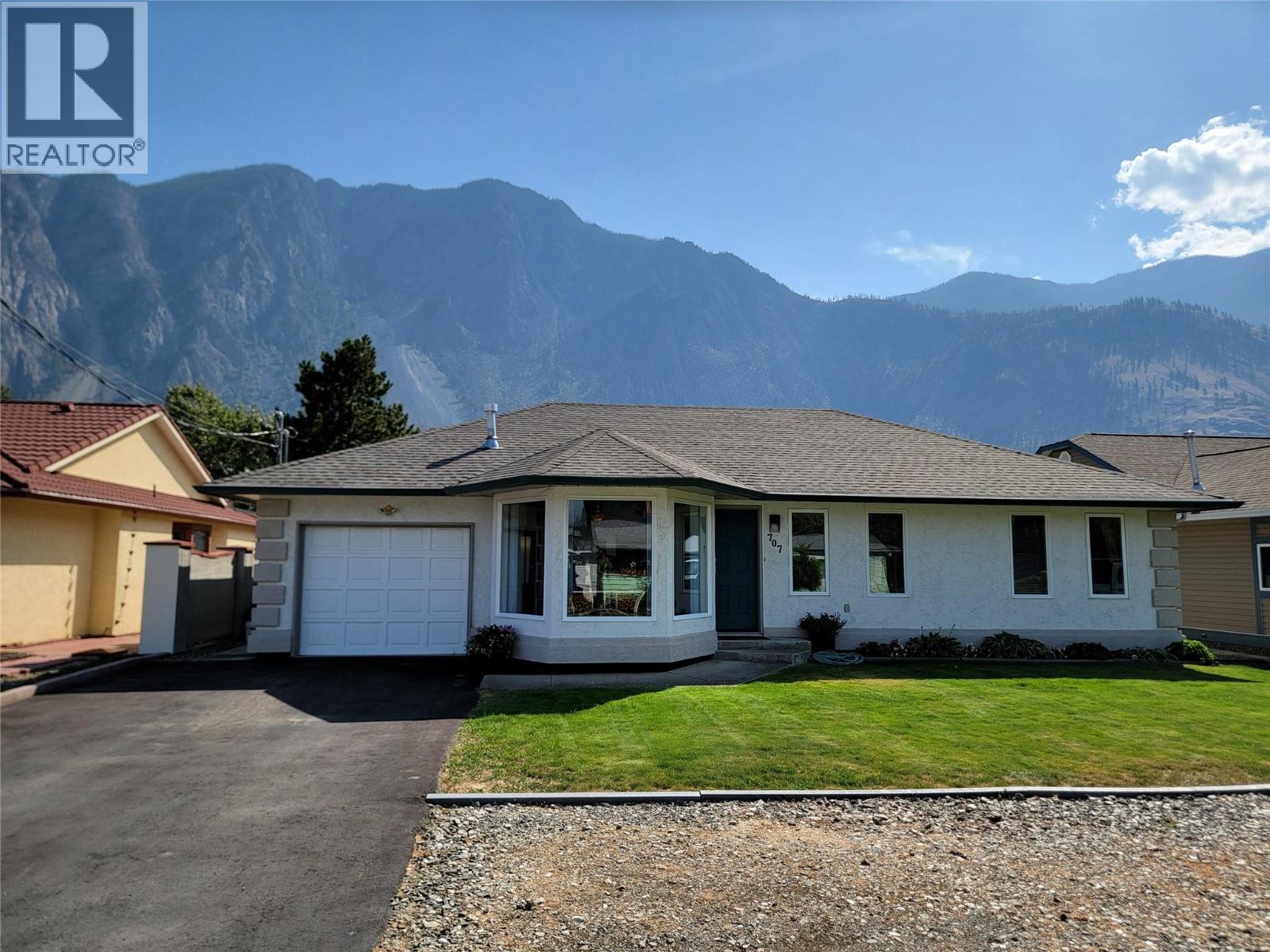 707 12th Avenue, Keremeos, British Columbia  V0X 1N3 - Photo 1 - 10399663
