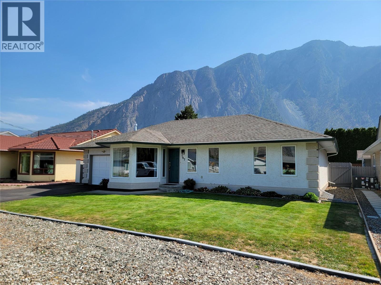 707 12th Avenue, Keremeos, British Columbia  V0X 1N3 - Photo 2 - 10399663
