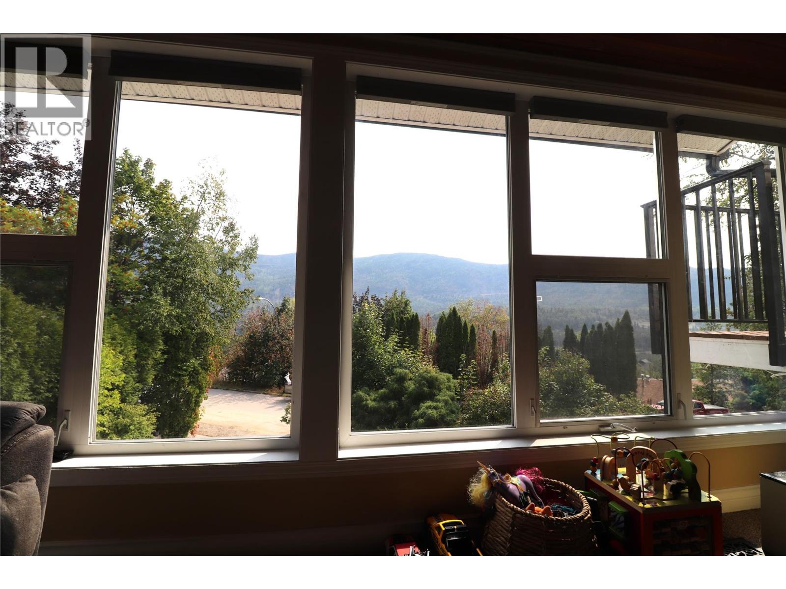 3702 9th Avenue, Castlegar, British Columbia  V1N 3T2 - Photo 14 - 10399498