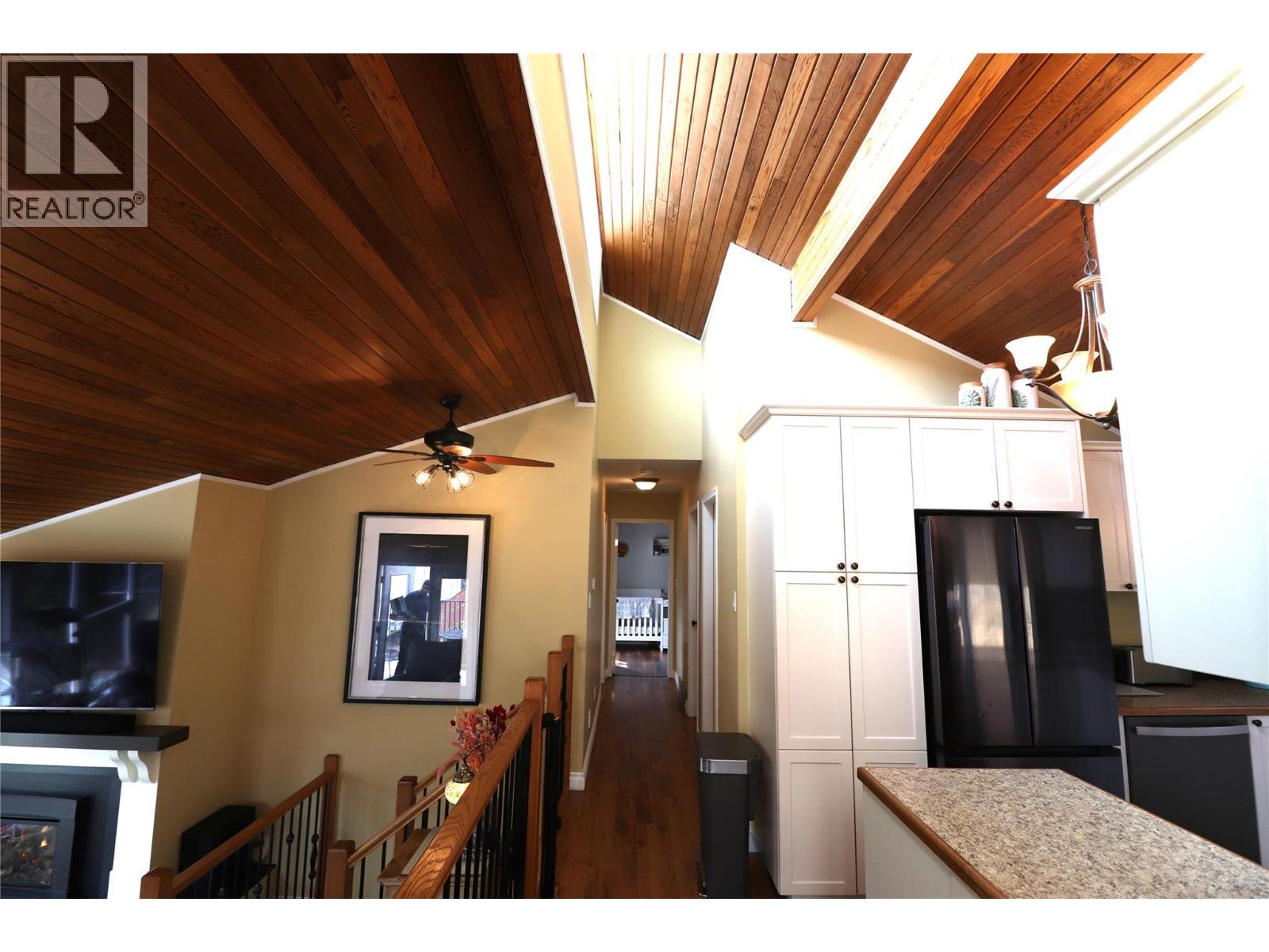 3702 9th Avenue, Castlegar, British Columbia  V1N 3T2 - Photo 18 - 10399498