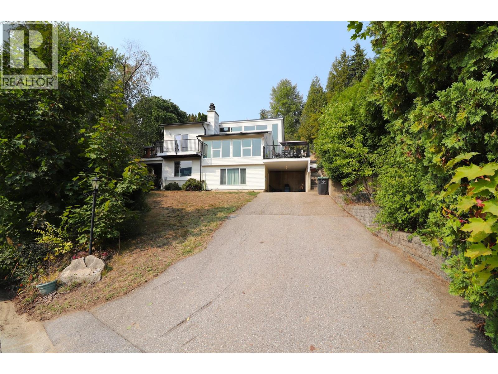 3702 9th Avenue, Castlegar, British Columbia  V1N 3T2 - Photo 2 - 10399498