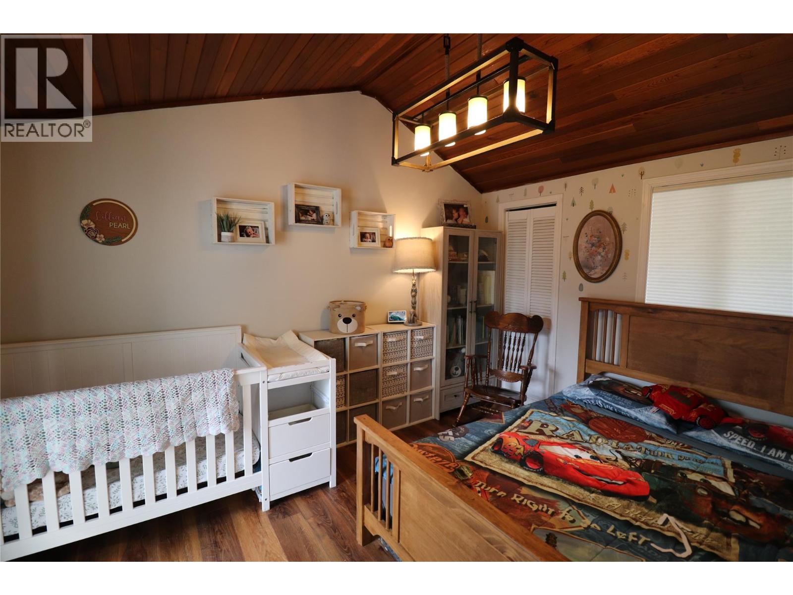 3702 9th Avenue, Castlegar, British Columbia  V1N 3T2 - Photo 24 - 10399498