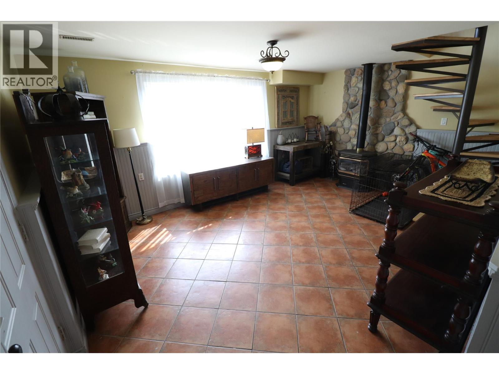 3702 9th Avenue, Castlegar, British Columbia  V1N 3T2 - Photo 29 - 10399498