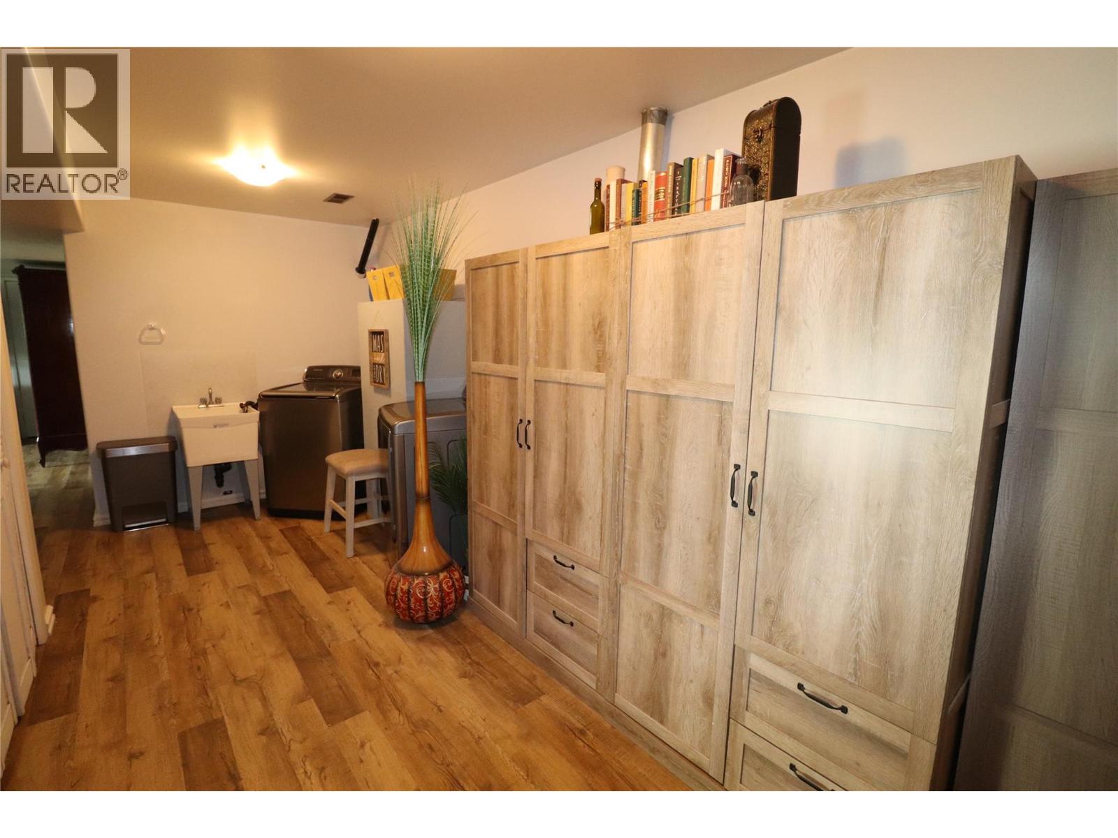 3702 9th Avenue, Castlegar, British Columbia  V1N 3T2 - Photo 33 - 10399498