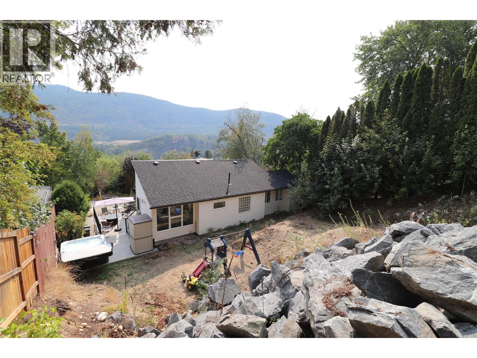3702 9th Avenue, Castlegar, British Columbia  V1N 3T2 - Photo 43 - 10399498