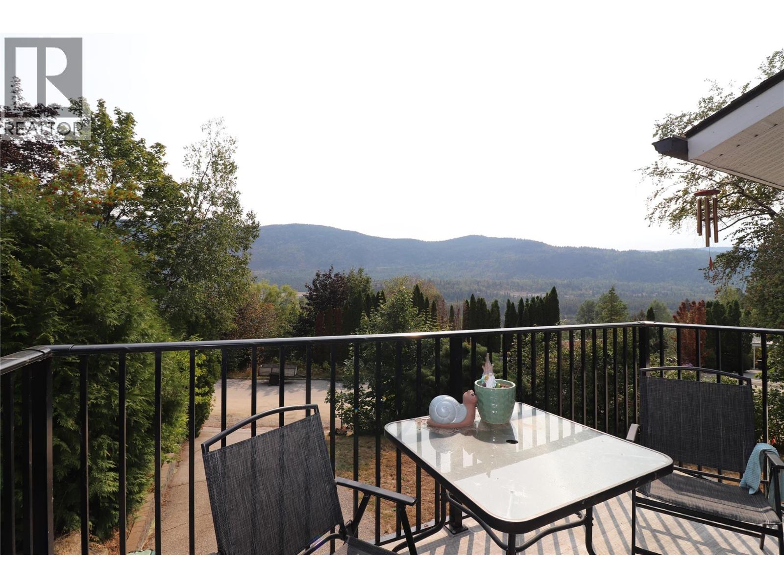 3702 9th Avenue, Castlegar, British Columbia  V1N 3T2 - Photo 5 - 10399498