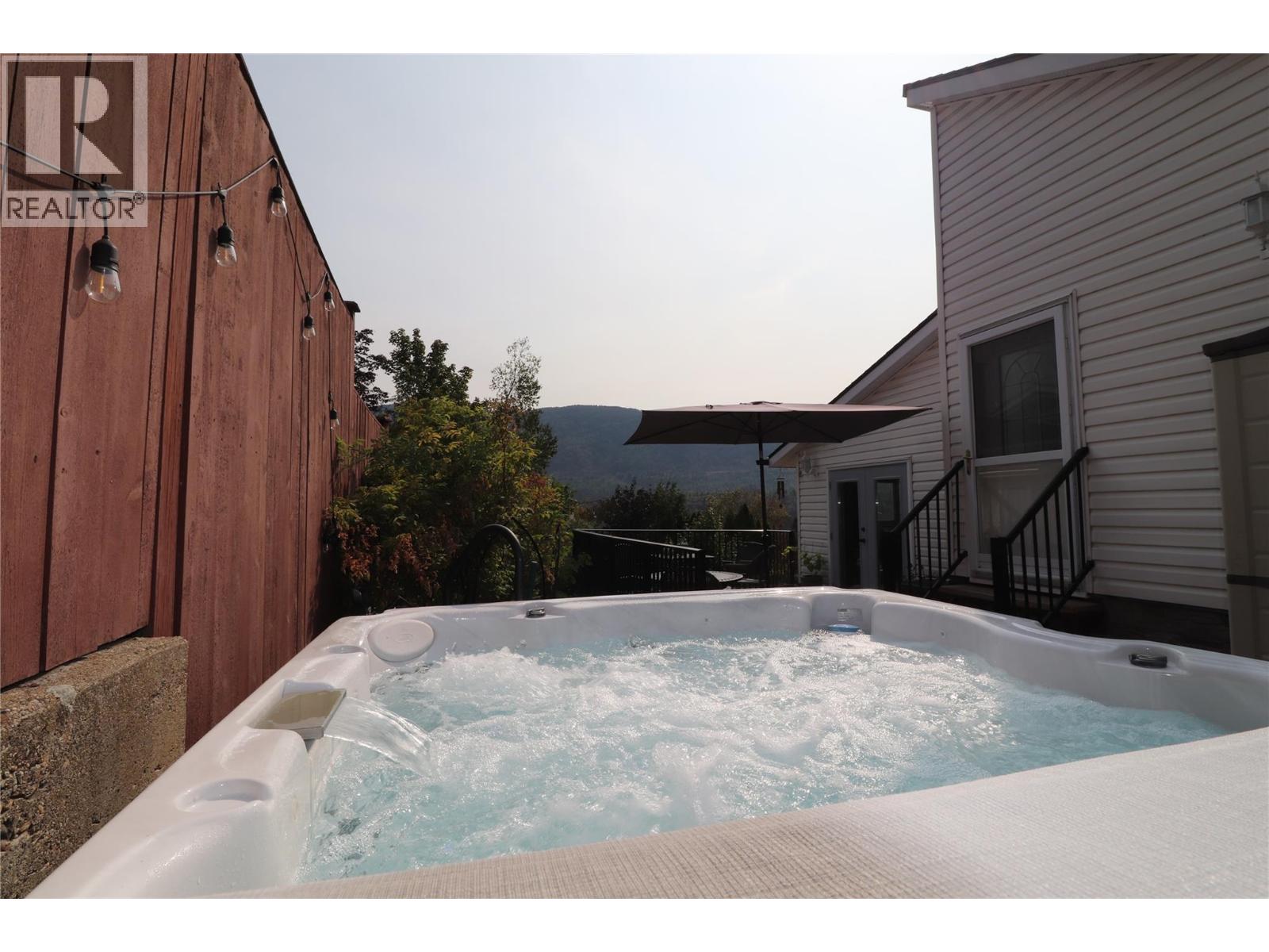 3702 9th Avenue, Castlegar, British Columbia  V1N 3T2 - Photo 6 - 10399498