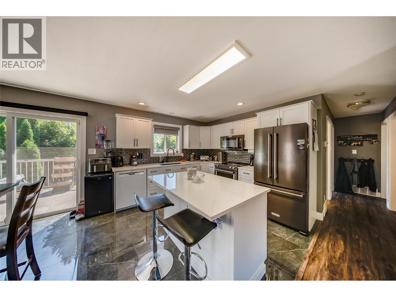 644 8th Street, Castlegar, British Columbia  V1N 4X1 - Photo 11 - 10399219