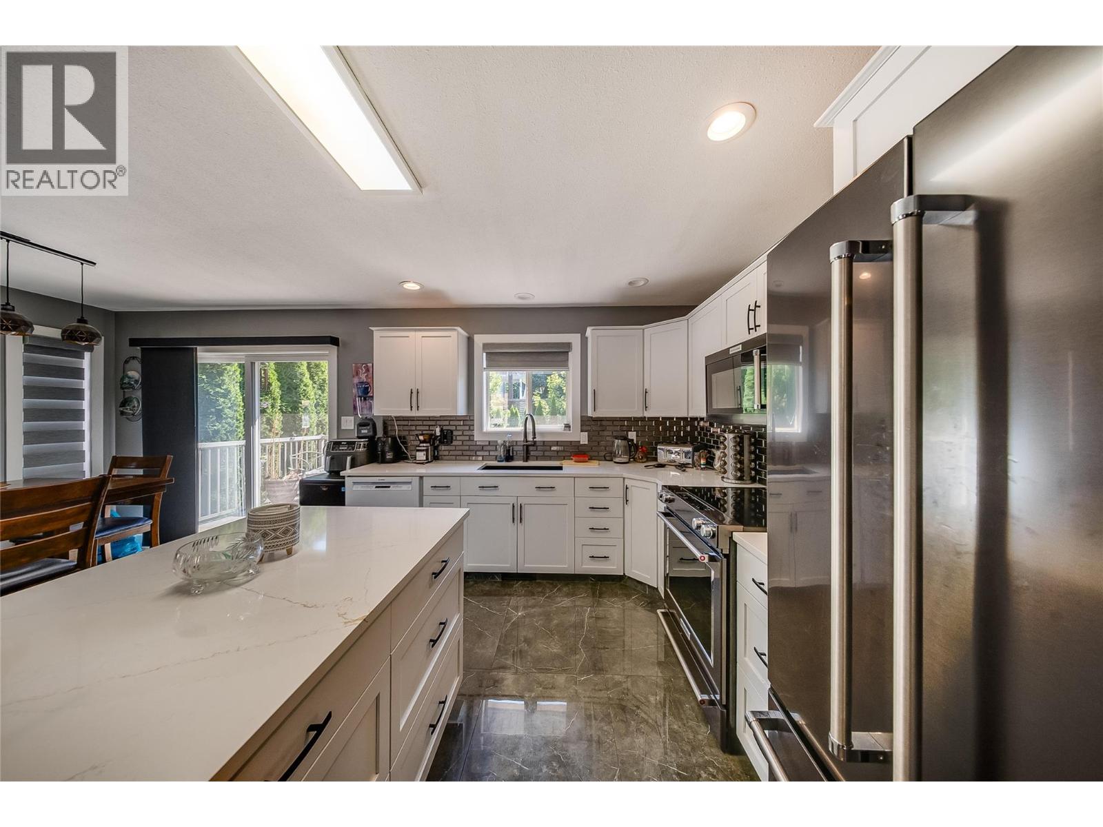 644 8th Street, Castlegar, British Columbia  V1N 4X1 - Photo 13 - 10399219