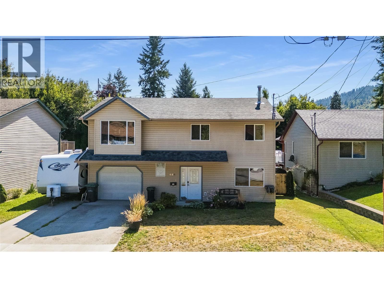 644 8th Street, Castlegar, British Columbia  V1N 4X1 - Photo 2 - 10399219