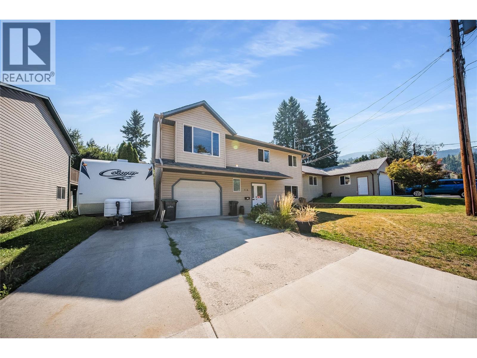 644 8th Street, Castlegar, British Columbia  V1N 4X1 - Photo 5 - 10399219