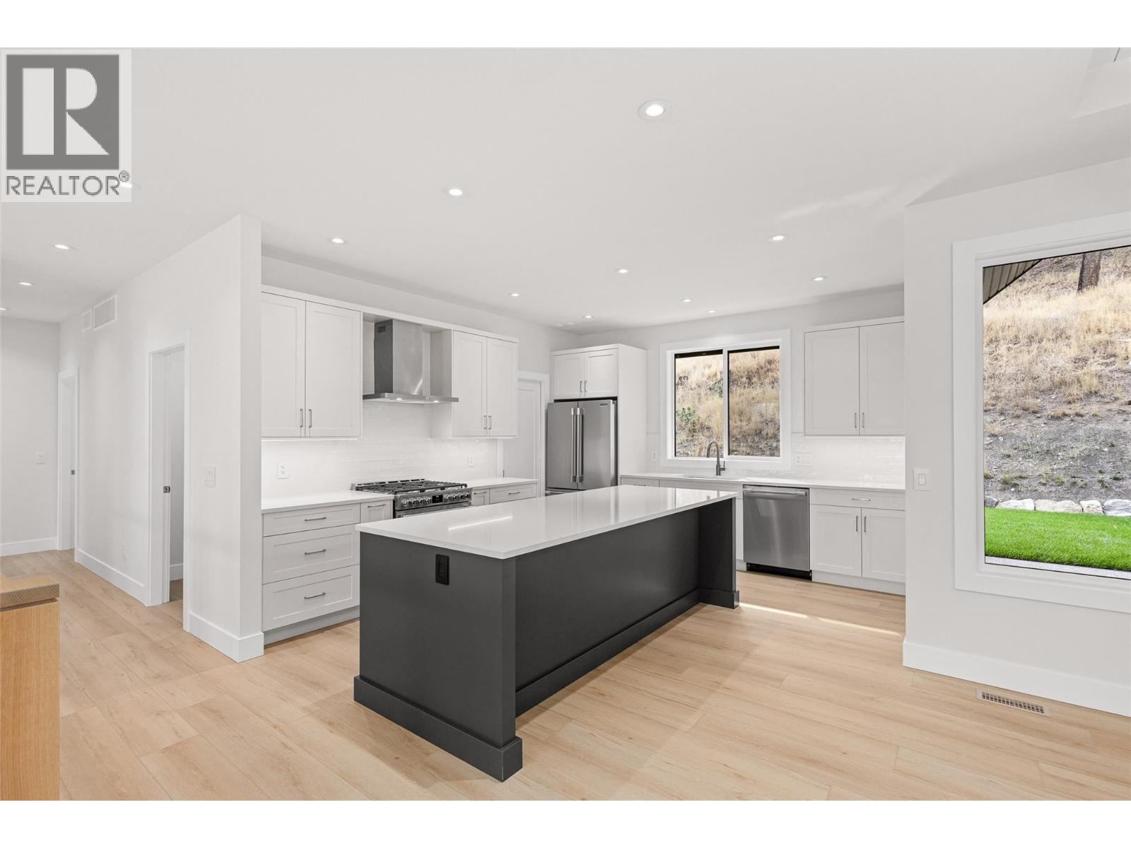 1448 Whistling Pine Place, Kelowna, British Columbia  V1V 1H1 - Photo 4 - 10398430