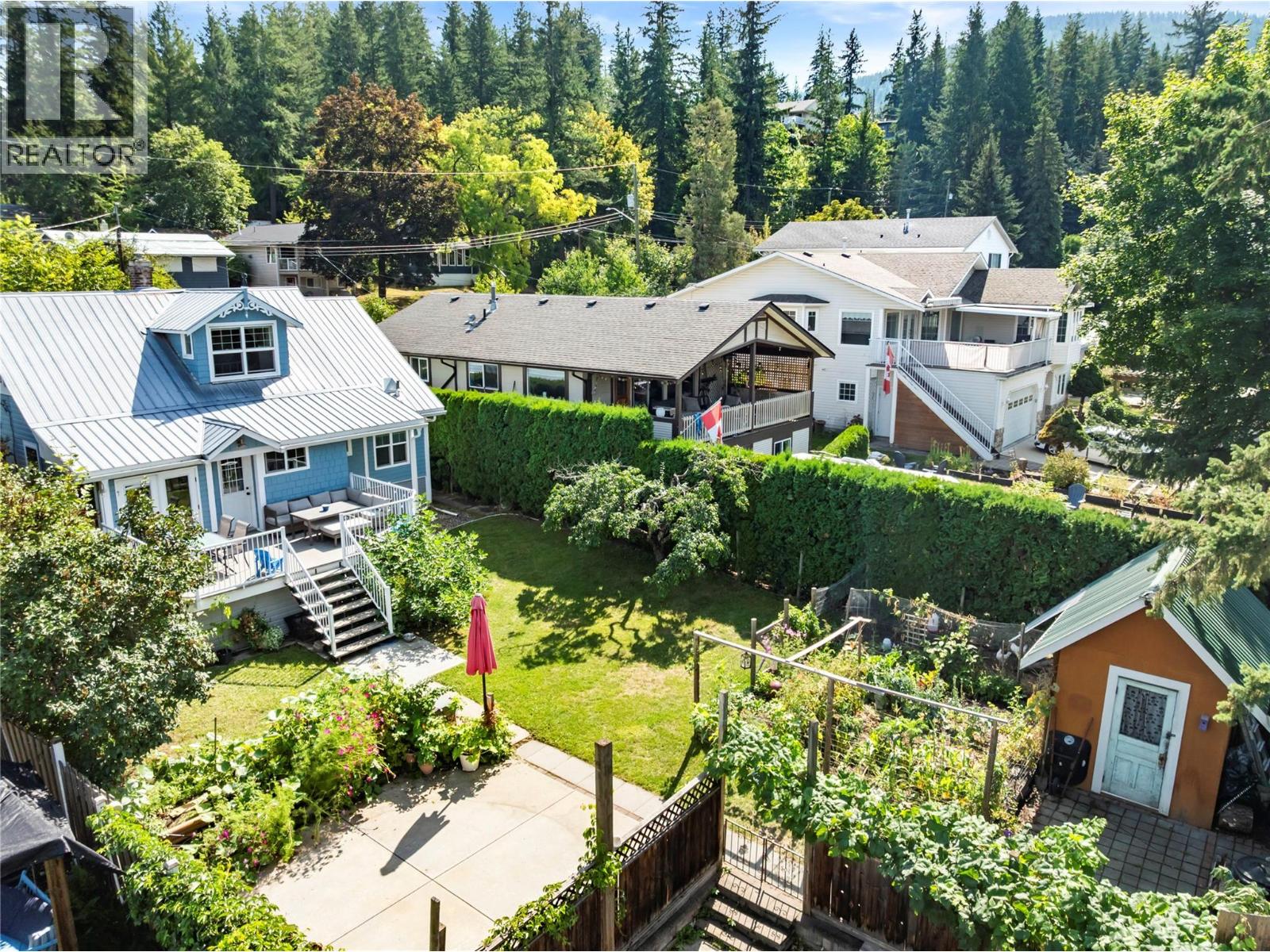 591 6 Street Se, Salmon Arm, British Columbia  V1E 4E5 - Photo 1 - 10399226