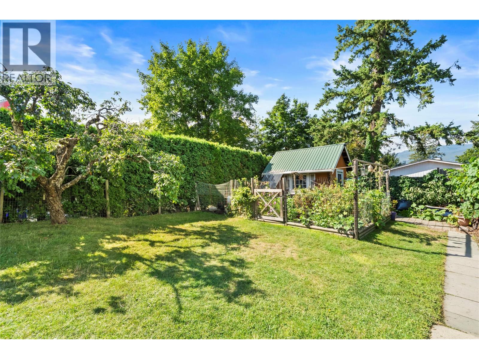 591 6 Street Se, Salmon Arm, British Columbia  V1E 4E5 - Photo 36 - 10399226