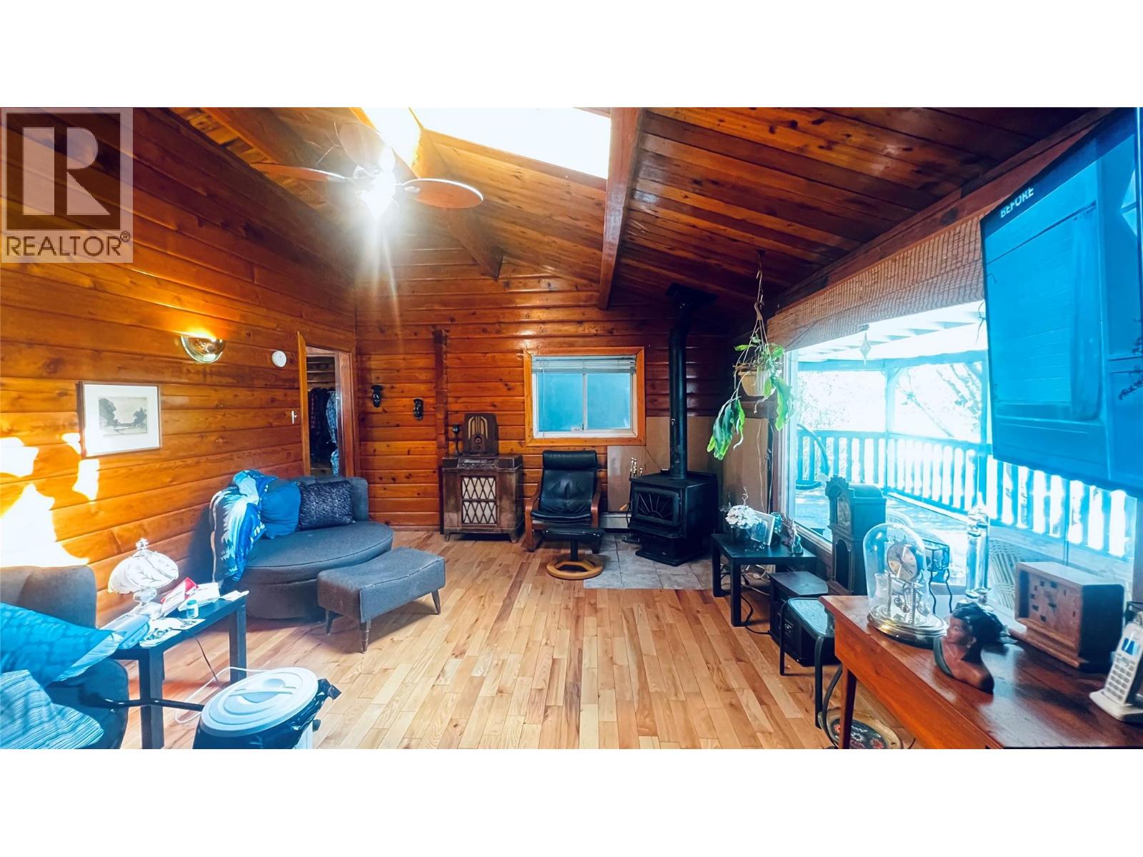 2513 Irvine Avenue, Merritt, British Columbia  V1K 1H4 - Photo 5 - 10399068
