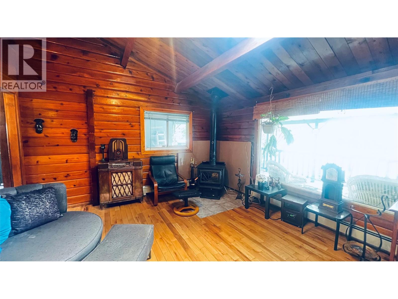 2513 Irvine Avenue, Merritt, British Columbia  V1K 1H4 - Photo 6 - 10399068